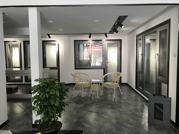 烏蘭察布春陽(yáng)斷橋鋁合金門窗辦公環(huán)境